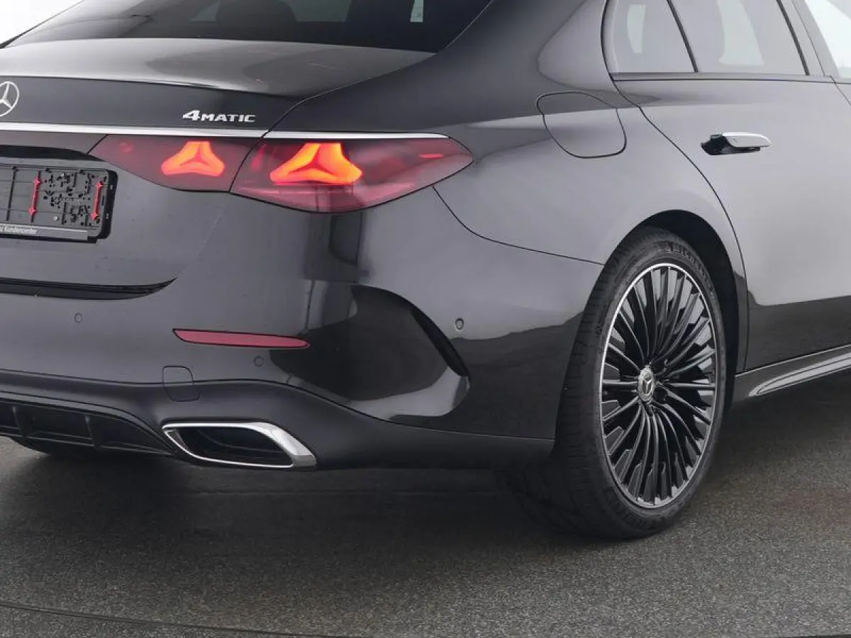 400 e 4MATIC AMG Line / Premium/ Panoramadak/ AIRMATIC/ Achterasbesturing/ Burmester 4D/ SUPERSCREEN/ Night/ 20 inch/ Nappa/ 3D Display/ Verlichte Grille