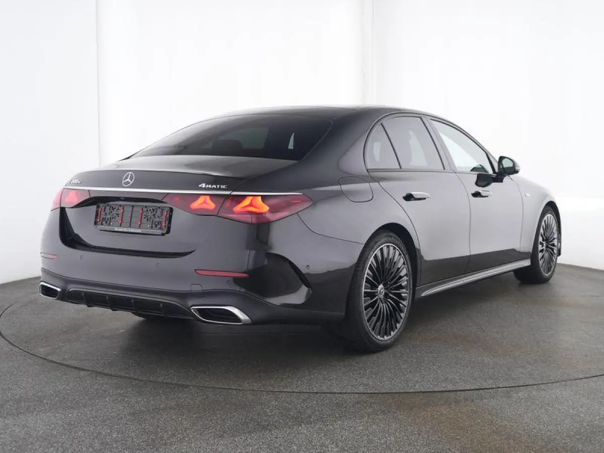 400 e 4MATIC AMG Line / Premium/ Panoramadak/ AIRMATIC/ Achterasbesturing/ Burmester 4D/ SUPERSCREEN/ Night/ 20 inch/ Nappa/ 3D Display/ Verlichte Grille