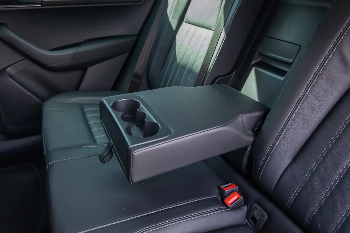 1.5 TSI ACT Business Edition Plus | Leder | Camera | Cruise control adaptief | Stoel+stuur verwarming | Keyless entry/start | Apple Carplay/Android Auto | Digitaal dashboard | | Achteruitrij