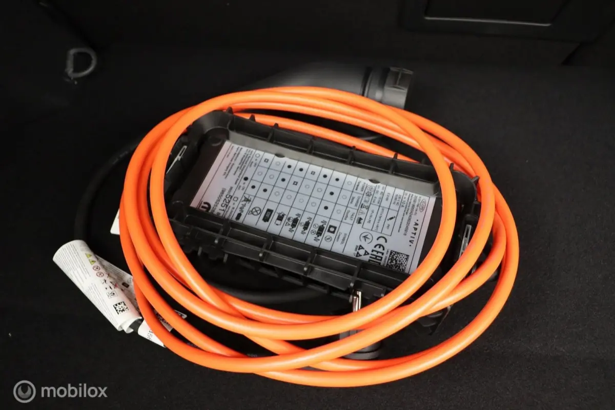 1.6 Plug-in Hybrid 195 Allure