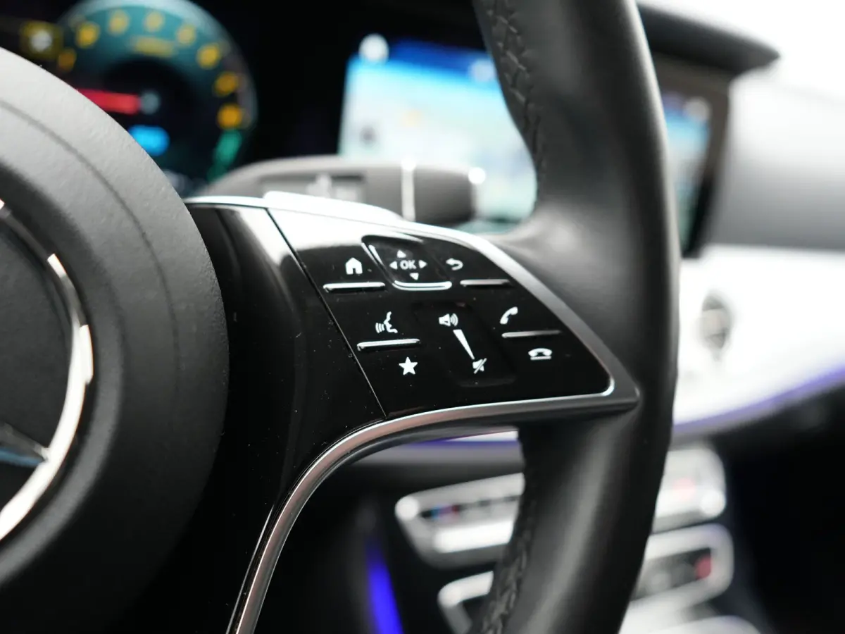 300e Avantgarde PHEV 320pk Dealer O.H | Widescreen | Sfeerverlichting | Lederen Sportstoelen Verwarmd | Apple Carplay | Camera | Cruise Control |  Navigatie | DAB |  Plug In Hybrid
