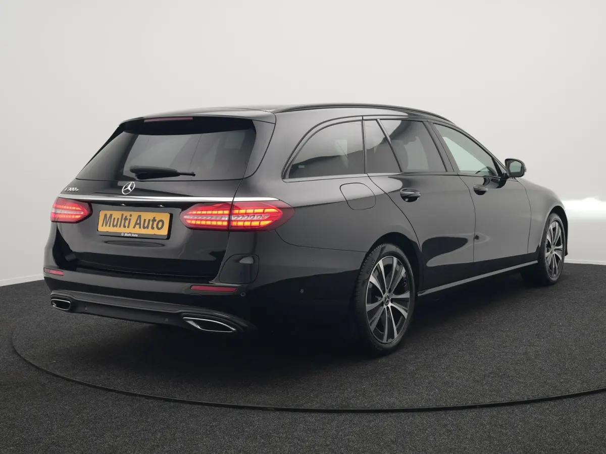 300e Avantgarde PHEV 320pk Dealer O.H | Widescreen | Sfeerverlichting | Lederen Sportstoelen Verwarmd | Apple Carplay | Camera | Cruise Control |  Navigatie | DAB |  Plug In Hybrid