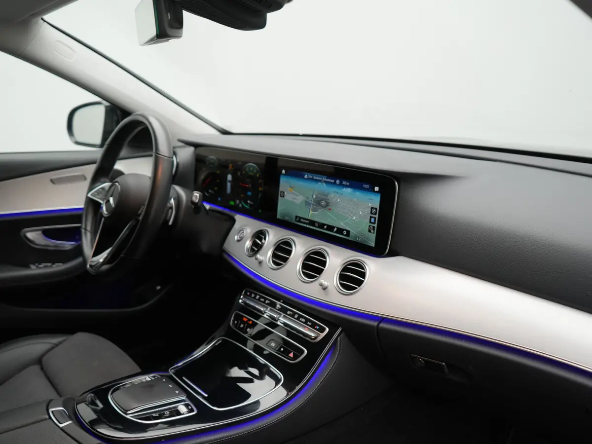 300e Avantgarde PHEV 320pk Dealer O.H | Widescreen | Sfeerverlichting | Lederen Sportstoelen Verwarmd | Apple Carplay | Camera | Cruise Control |  Navigatie | DAB |  Plug In Hybrid