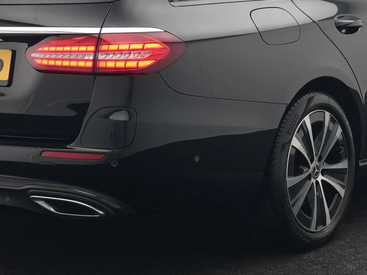 300e Avantgarde PHEV 320pk Dealer O.H | Widescreen | Sfeerverlichting | Lederen Sportstoelen Verwarmd | Apple Carplay | Camera | Cruise Control |  Navigatie | DAB |  Plug In Hybrid