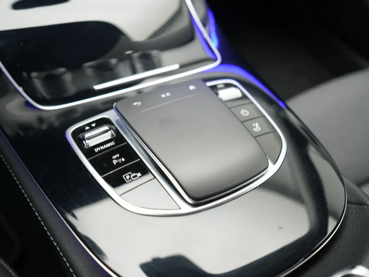 300e Avantgarde PHEV 320pk Dealer O.H | Widescreen | Sfeerverlichting | Lederen Sportstoelen Verwarmd | Apple Carplay | Camera | Cruise Control |  Navigatie | DAB |  Plug In Hybrid