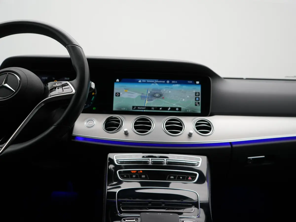 300e Avantgarde PHEV 320pk Dealer O.H | Widescreen | Sfeerverlichting | Lederen Sportstoelen Verwarmd | Apple Carplay | Camera | Cruise Control |  Navigatie | DAB |  Plug In Hybrid