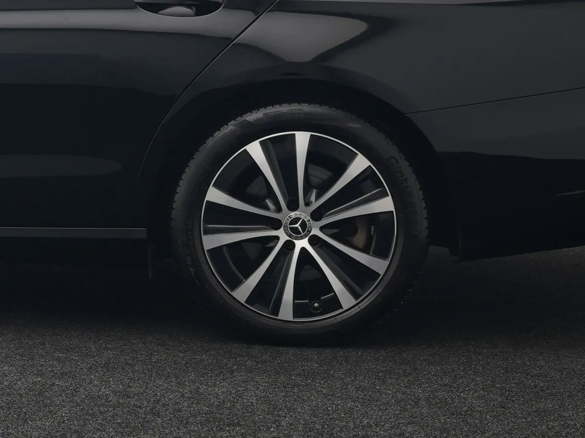 300e Avantgarde PHEV 320pk Dealer O.H | Widescreen | Sfeerverlichting | Lederen Sportstoelen Verwarmd | Apple Carplay | Camera | Cruise Control |  Navigatie | DAB |  Plug In Hybrid