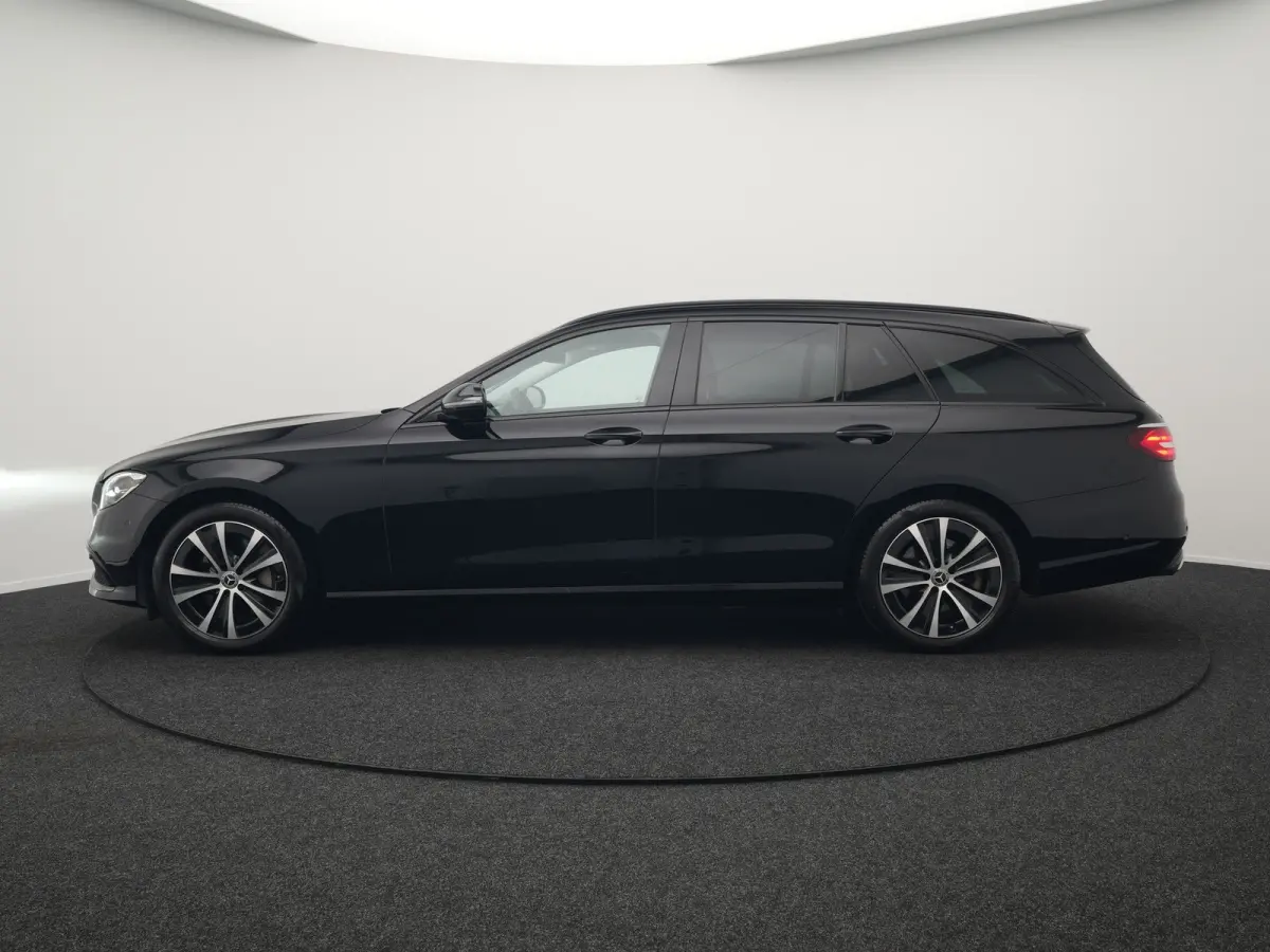 300e Avantgarde PHEV 320pk Dealer O.H | Widescreen | Sfeerverlichting | Lederen Sportstoelen Verwarmd | Apple Carplay | Camera | Cruise Control |  Navigatie | DAB |  Plug In Hybrid