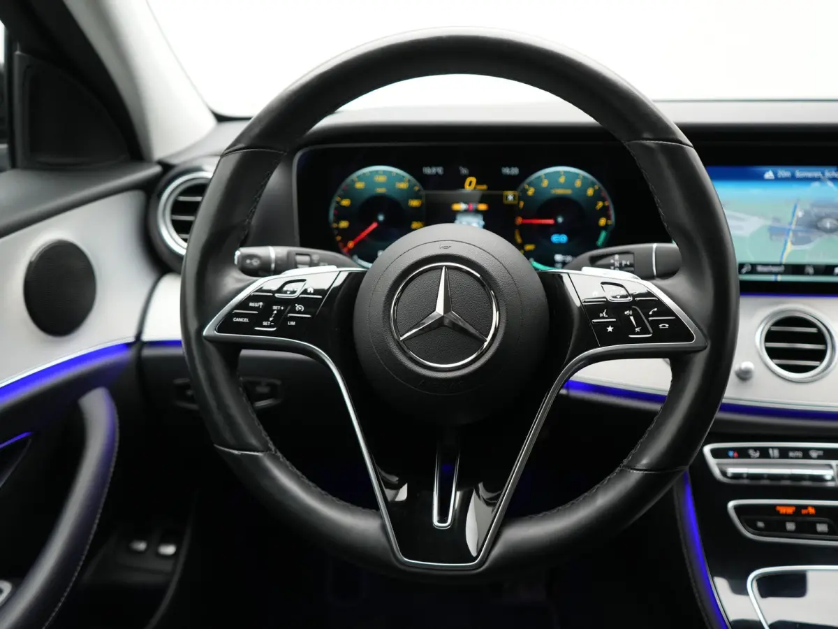 300e Avantgarde PHEV 320pk Dealer O.H | Widescreen | Sfeerverlichting | Lederen Sportstoelen Verwarmd | Apple Carplay | Camera | Cruise Control |  Navigatie | DAB |  Plug In Hybrid