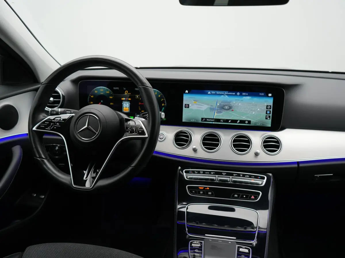 300e Avantgarde PHEV 320pk Dealer O.H | Widescreen | Sfeerverlichting | Lederen Sportstoelen Verwarmd | Apple Carplay | Camera | Cruise Control |  Navigatie | DAB |  Plug In Hybrid