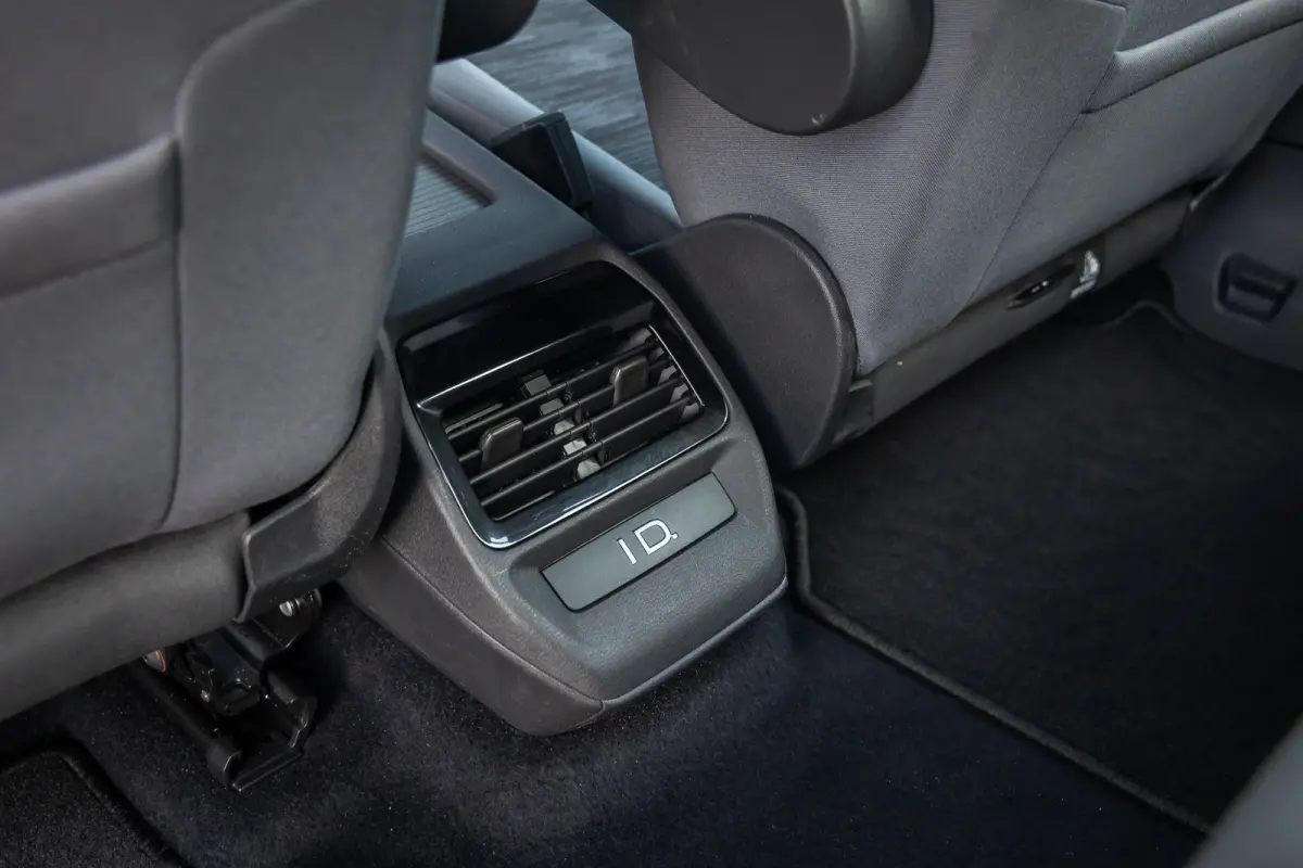 Pro 77 kWh | Cruise control adaptief | Camera | Apple Carplay/Android Auto | 19'' | Keyless | Led | Navigatie | Achteruitrijcamera | Apple Carplay/Android Auto|telefoonintegratie premium | C