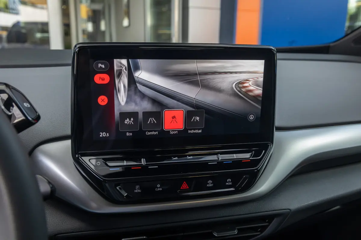 Pro 77 kWh | Cruise control adaptief | Camera | Apple Carplay/Android Auto | 19'' | Keyless | Led | Navigatie | Achteruitrijcamera | Apple Carplay/Android Auto|telefoonintegratie premium | C