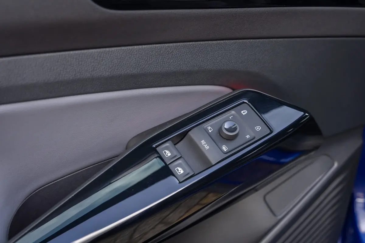 Pro 77 kWh | Cruise control adaptief | Camera | Apple Carplay/Android Auto | 19'' | Keyless | Led | Navigatie | Achteruitrijcamera | Apple Carplay/Android Auto|telefoonintegratie premium | C