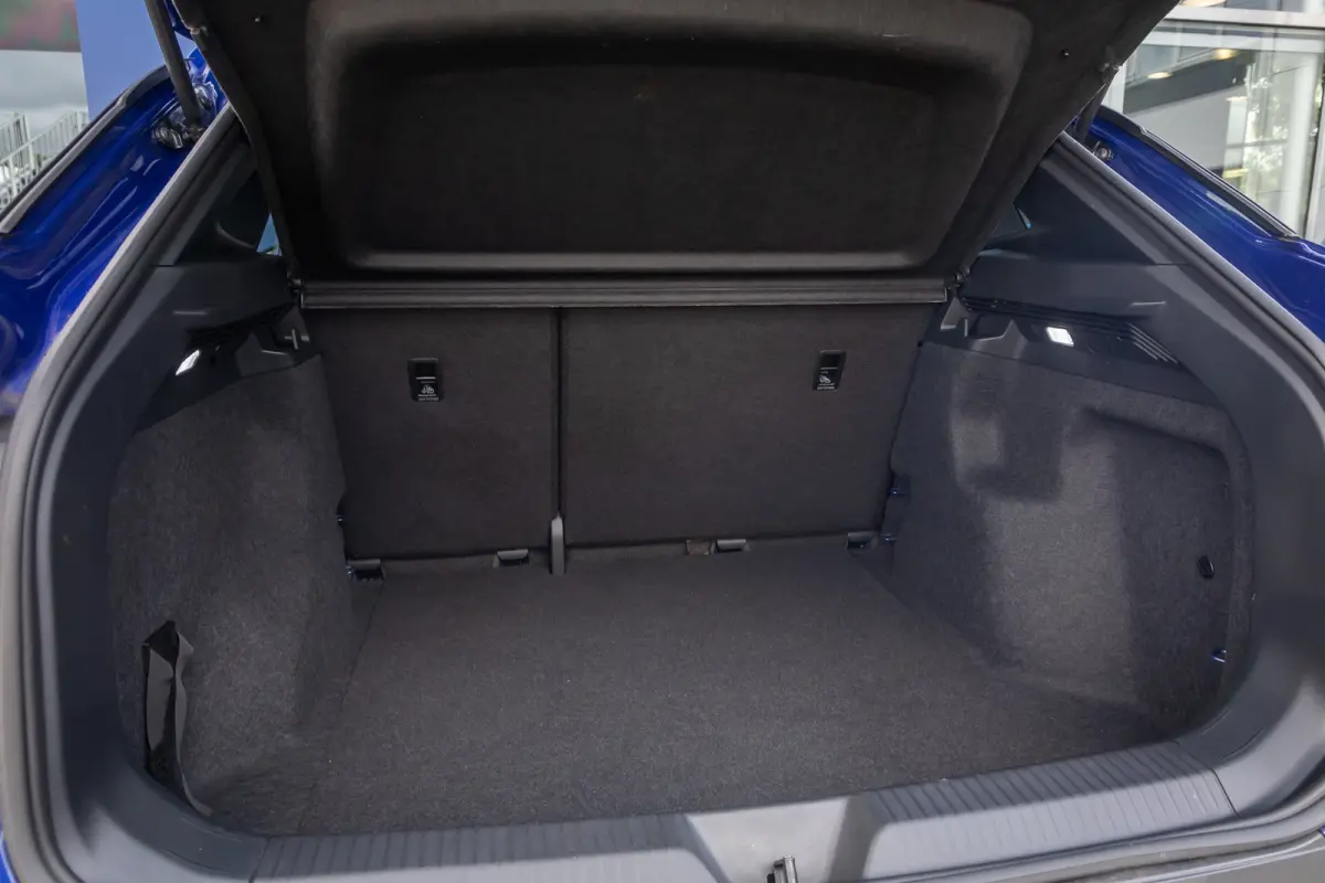 Pro 77 kWh | Cruise control adaptief | Camera | Apple Carplay/Android Auto | 19'' | Keyless | Led | Navigatie | Achteruitrijcamera | Apple Carplay/Android Auto|telefoonintegratie premium | C