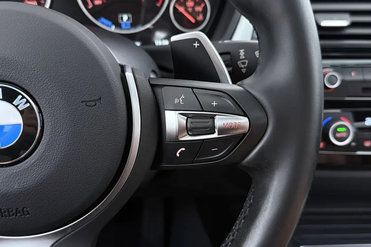 330e Centennial High Executive M-Sport | Panoramadak | 95% SOH | Org NL | Keyless | Navigatie | Stoelverwarming |