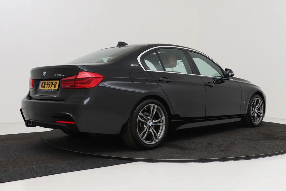 330e Centennial High Executive M-Sport | Panoramadak | 95% SOH | Org NL | Keyless | Navigatie | Stoelverwarming |
