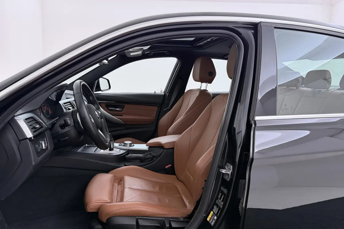 330e Centennial High Executive M-Sport | Panoramadak | 95% SOH | Org NL | Keyless | Navigatie | Stoelverwarming |