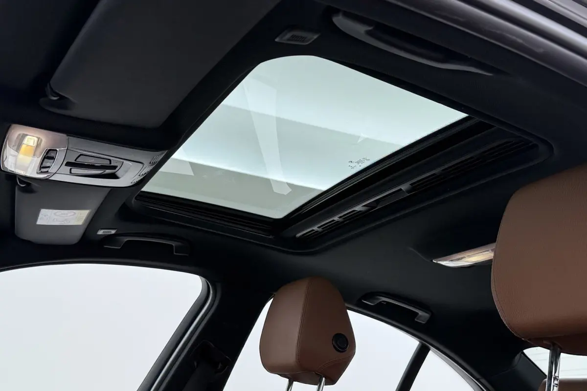330e Centennial High Executive M-Sport | Panoramadak | 95% SOH | Org NL | Keyless | Navigatie | Stoelverwarming |