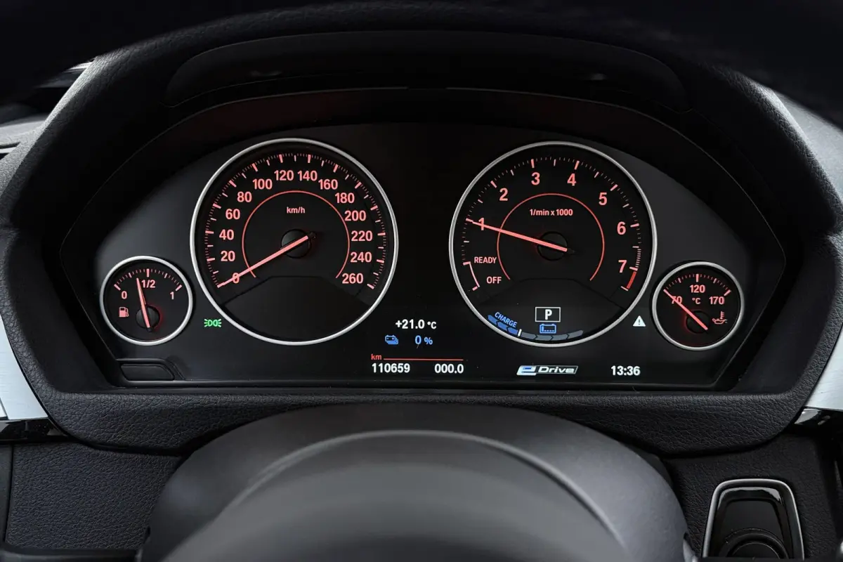 330e Centennial High Executive M-Sport | Panoramadak | 95% SOH | Org NL | Keyless | Navigatie | Stoelverwarming |