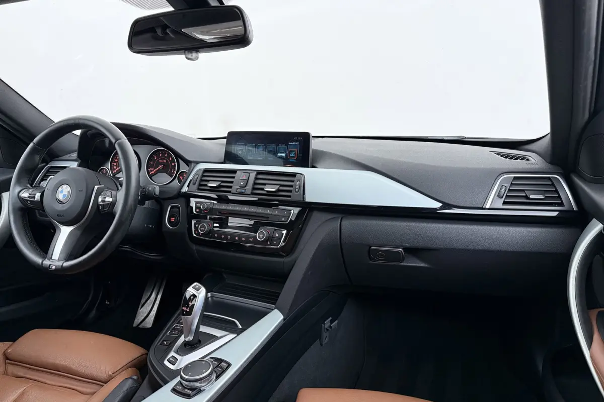 330e Centennial High Executive M-Sport | Panoramadak | 95% SOH | Org NL | Keyless | Navigatie | Stoelverwarming |