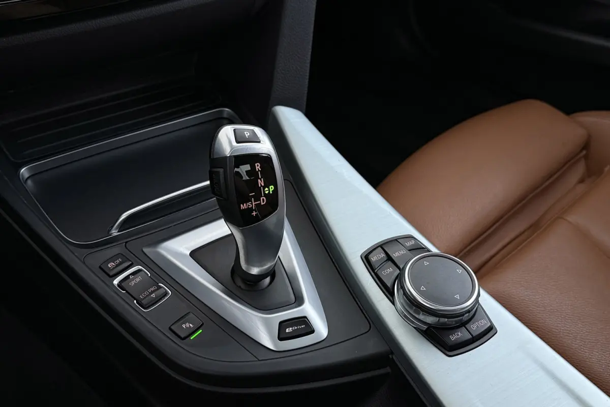 330e Centennial High Executive M-Sport | Panoramadak | 95% SOH | Org NL | Keyless | Navigatie | Stoelverwarming |