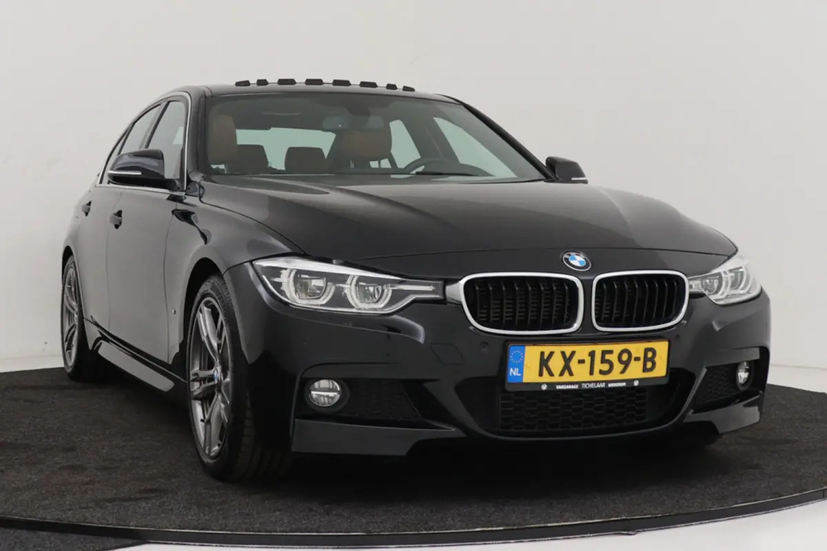 330e Centennial High Executive M-Sport | Panoramadak | 95% SOH | Org NL | Keyless | Navigatie | Stoelverwarming |