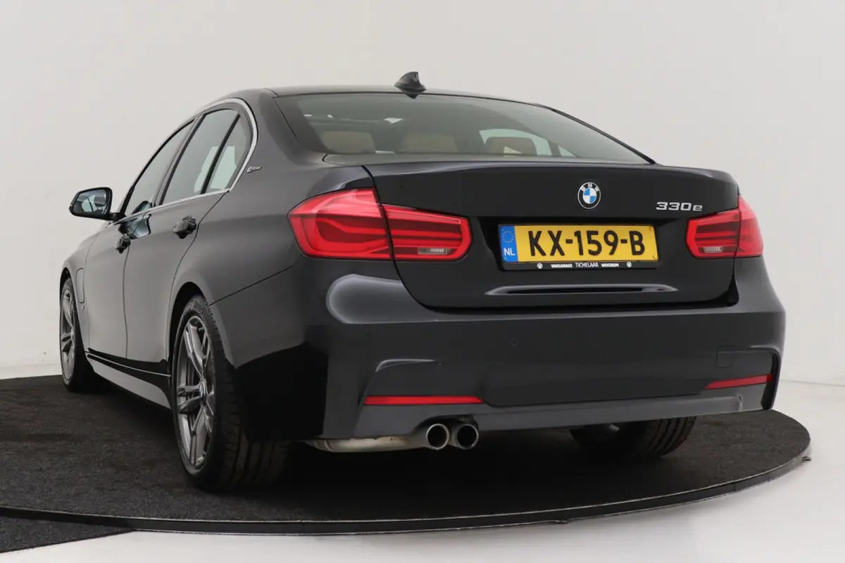 330e Centennial High Executive M-Sport | Panoramadak | 95% SOH | Org NL | Keyless | Navigatie | Stoelverwarming |