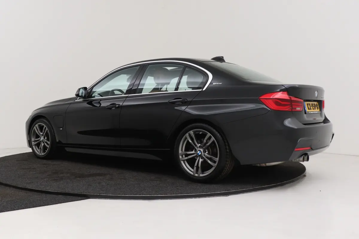 330e Centennial High Executive M-Sport | Panoramadak | 95% SOH | Org NL | Keyless | Navigatie | Stoelverwarming |