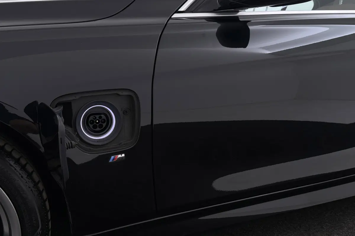 330e Centennial High Executive M-Sport | Panoramadak | 95% SOH | Org NL | Keyless | Navigatie | Stoelverwarming |