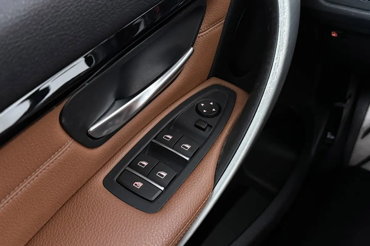 330e Centennial High Executive M-Sport | Panoramadak | 95% SOH | Org NL | Keyless | Navigatie | Stoelverwarming |
