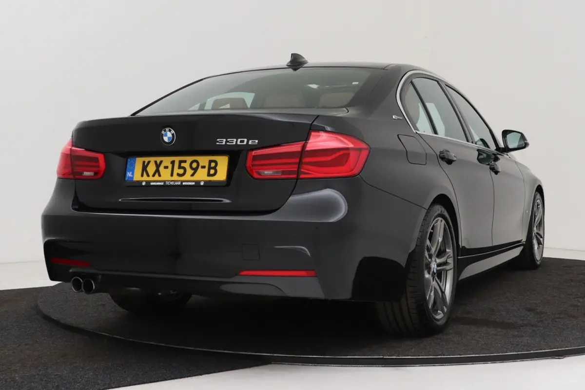 330e Centennial High Executive M-Sport | Panoramadak | 95% SOH | Org NL | Keyless | Navigatie | Stoelverwarming |