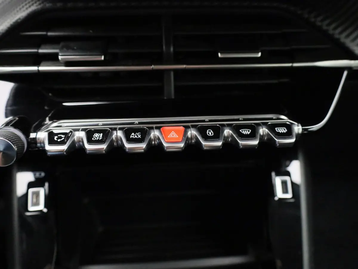 EV Active Pack 50 kWh | 93% SOH | Cruise Control | Keyless | Apple Carplay/Android Auto | Navigatie | DAB |