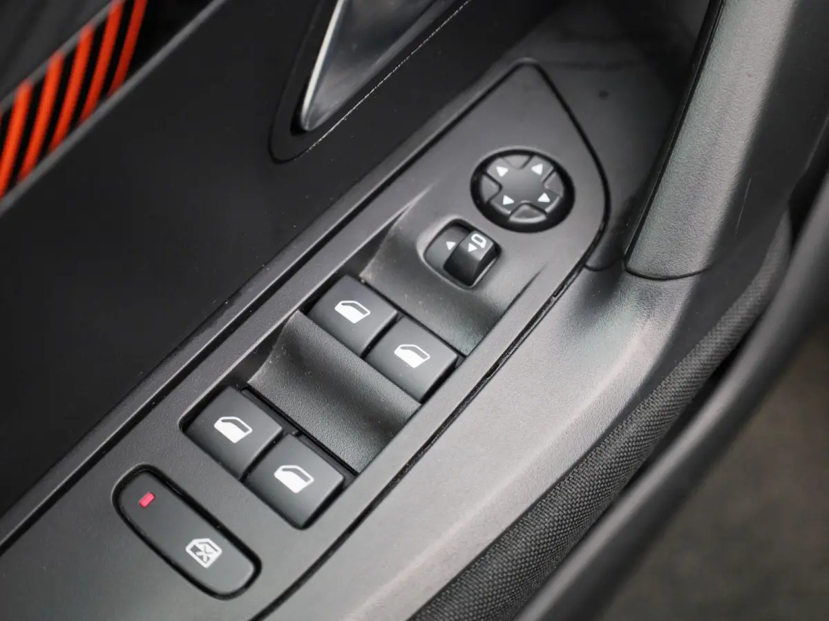 EV Active Pack 50 kWh | 93% SOH | Cruise Control | Keyless | Apple Carplay/Android Auto | Navigatie | DAB |