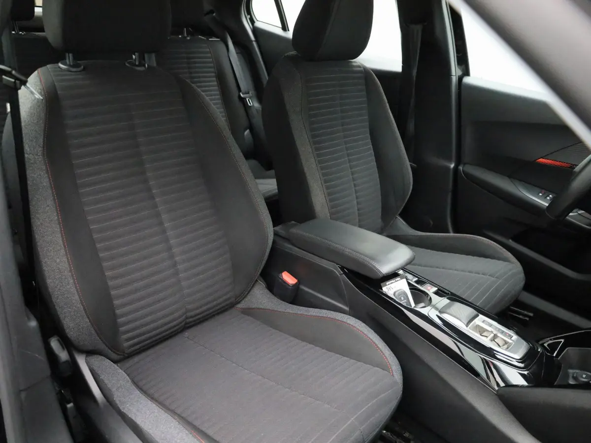 EV Active Pack 50 kWh | 93% SOH | Cruise Control | Keyless | Apple Carplay/Android Auto | Navigatie | DAB |