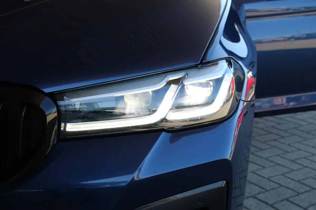 530e xDrive High Executive | M Sport | SOH 83% | Alcantara bekleding | Harman kardon audio | Apple carplay & Android auto |