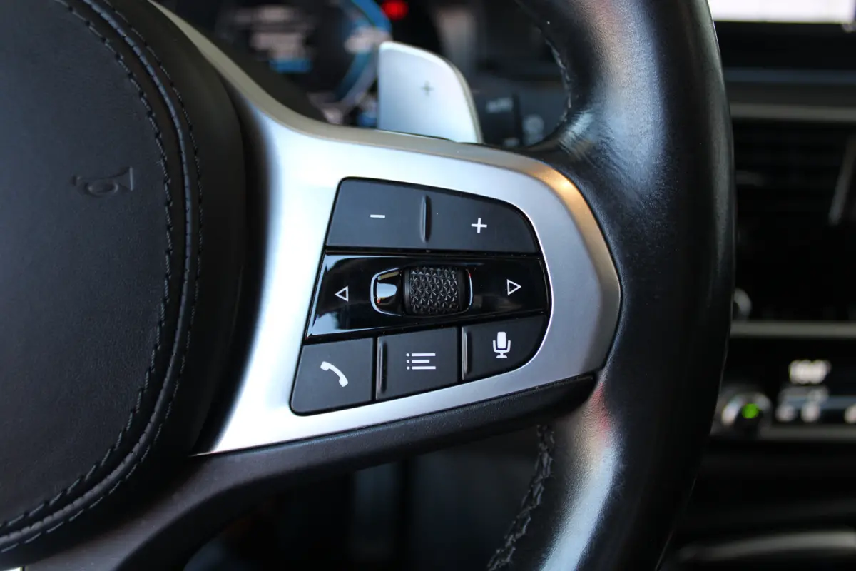 530e xDrive High Executive | M Sport | SOH 83% | Alcantara bekleding | Harman kardon audio | Apple carplay & Android auto |