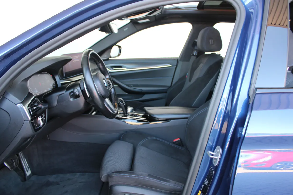 530e xDrive High Executive | M Sport | SOH 83% | Alcantara bekleding | Harman kardon audio | Apple carplay & Android auto |