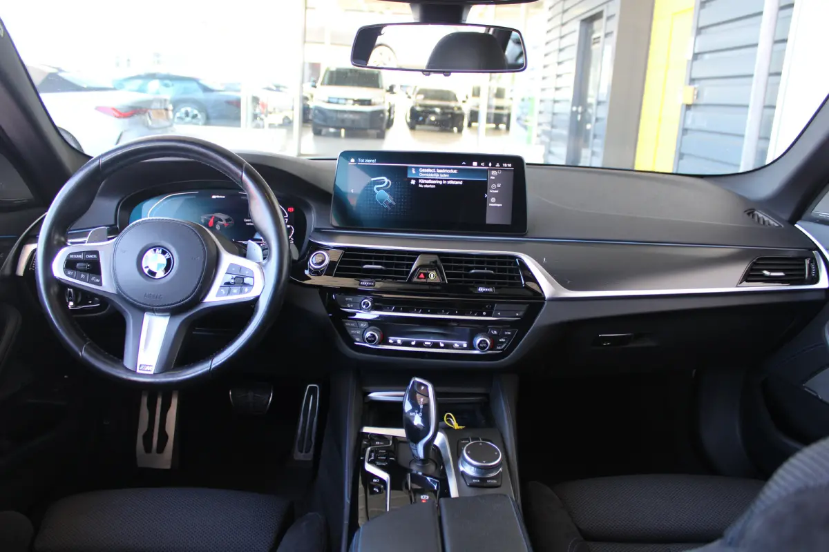 530e xDrive High Executive | M Sport | SOH 83% | Alcantara bekleding | Harman kardon audio | Apple carplay & Android auto |