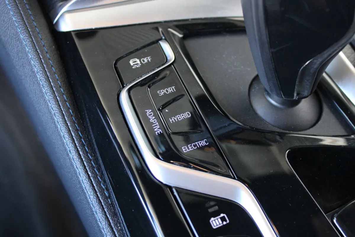 530e xDrive High Executive | M Sport | SOH 83% | Alcantara bekleding | Harman kardon audio | Apple carplay & Android auto |