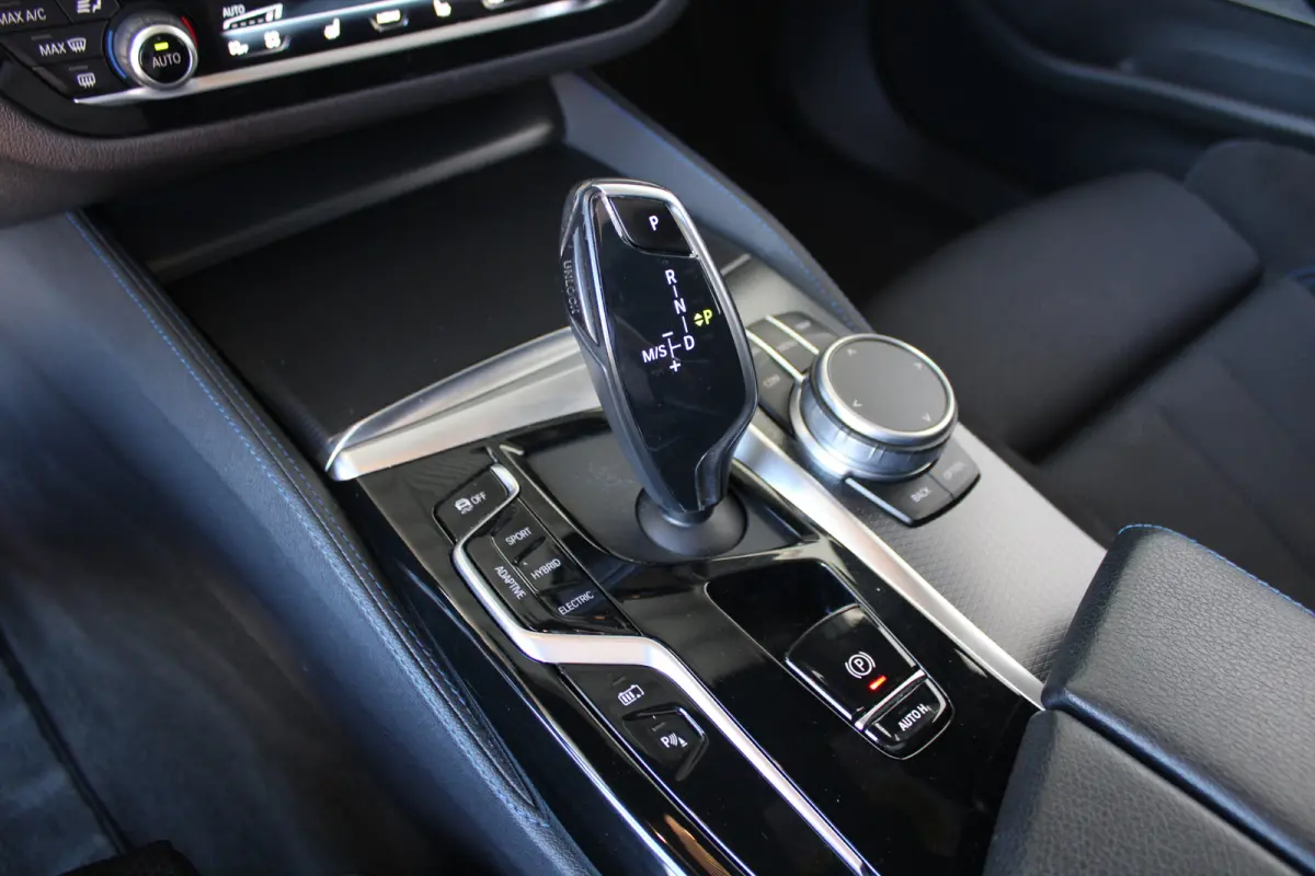 530e xDrive High Executive | M Sport | SOH 83% | Alcantara bekleding | Harman kardon audio | Apple carplay & Android auto |