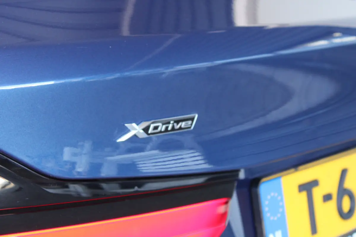 530e xDrive High Executive | M Sport | SOH 83% | Alcantara bekleding | Harman kardon audio | Apple carplay & Android auto |
