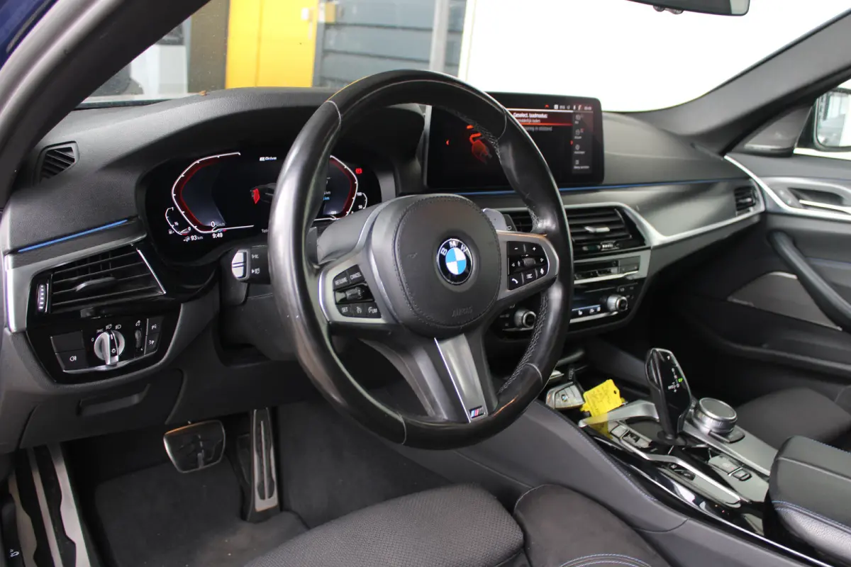 530e xDrive High Executive | SOH 83% | Alcantara bekleding | Harman kardon audio | Apple carplay & Android auto |