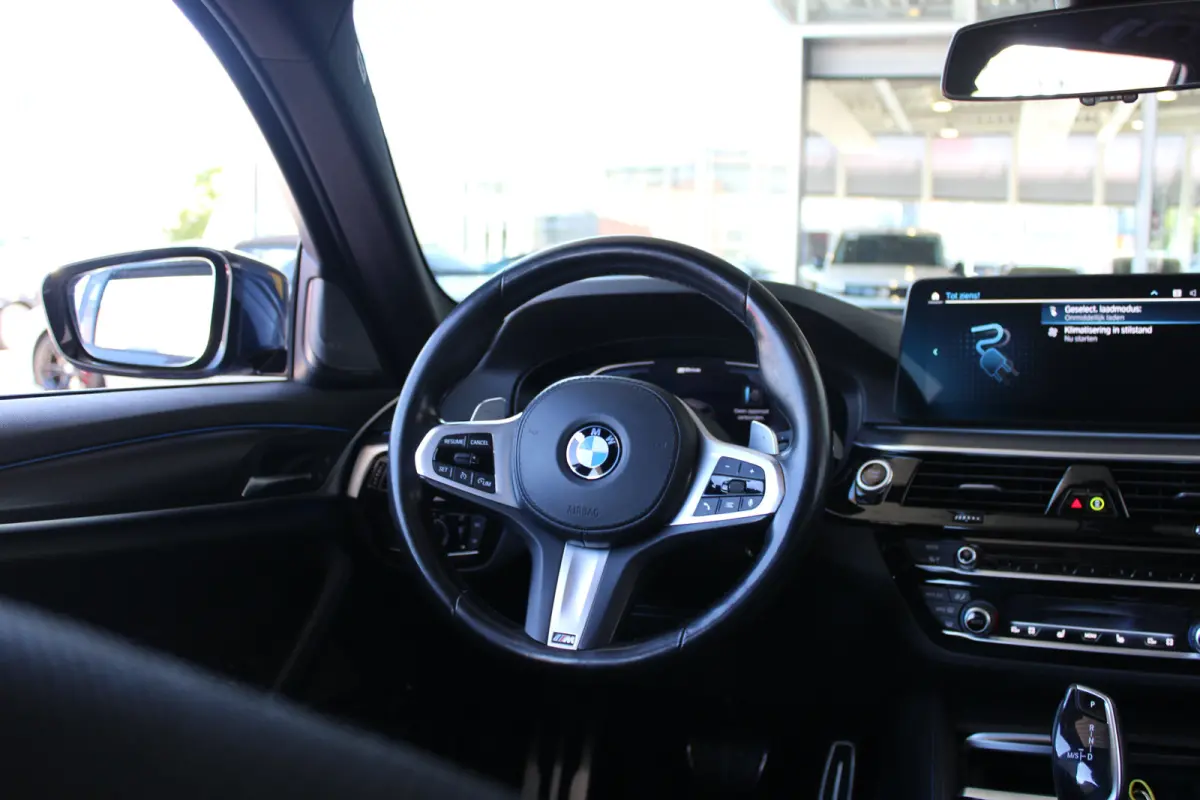 530e xDrive High Executive | M Sport | SOH 83% | Alcantara bekleding | Harman kardon audio | Apple carplay & Android auto |