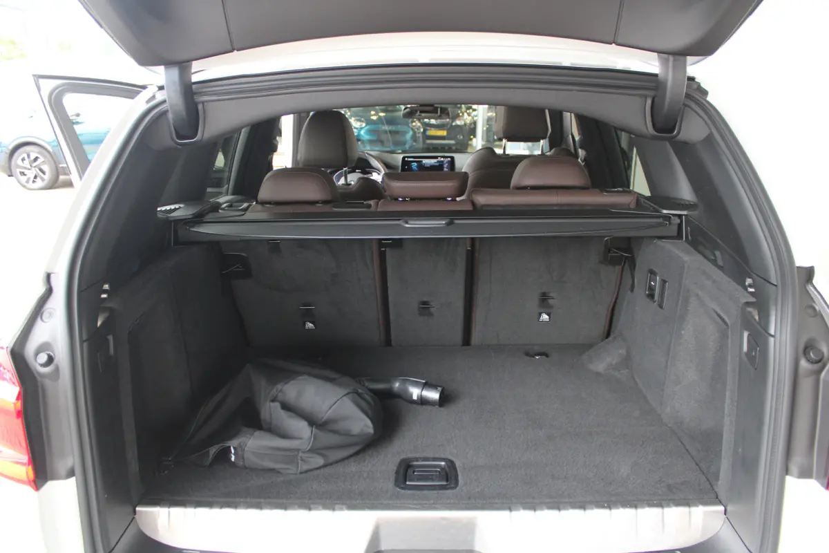 xDrive30e High Executive | M-sport | SOH 86% | Head-up display | Lederen bekleding | Memory seat | M remmen |