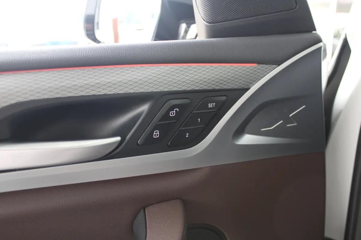 xDrive30e High Executive | M-sport | SOH 86% | Head-up display | Lederen bekleding | Memory seat | M remmen |