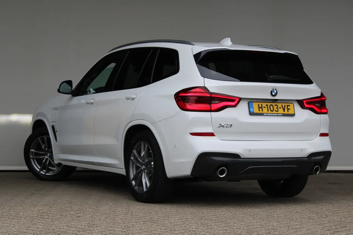 xDrive30e High Executive | M-sport | SOH 86% | Head-up display | Lederen bekleding | Memory seat | M remmen |