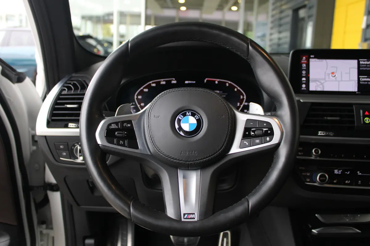 xDrive30e High Executive | M-sport | SOH 86% | Head-up display | Lederen bekleding | Memory seat | M remmen |