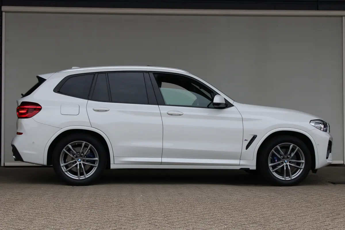 xDrive30e High Executive | M-sport | SOH 86% | Head-up display | Lederen bekleding | Memory seat | M remmen |
