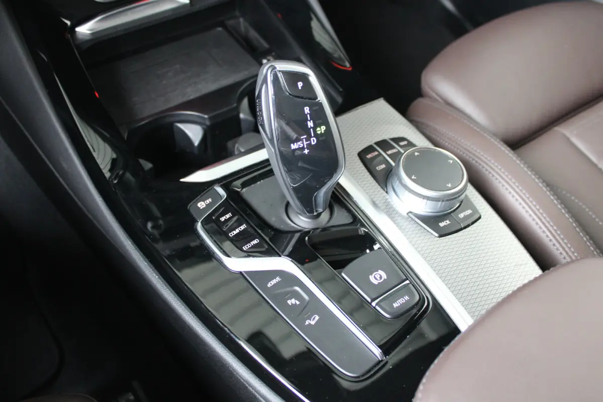 xDrive30e High Executive | M-sport | SOH 86% | Head-up display | Lederen bekleding | Memory seat | M remmen |