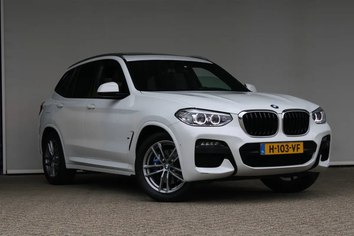 xDrive30e High Executive | M-sport | SOH 86% | Head-up display | Lederen bekleding | Memory seat | M remmen |
